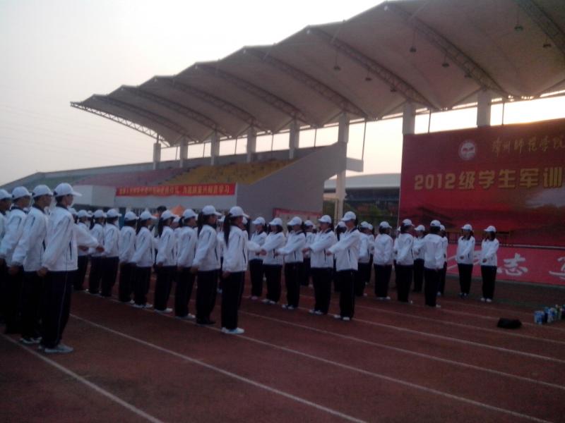 太阳集团tcy87222012级新生军训系列报道之齐步走4.jpg 太阳集团tcy87222012级新生军训系列报道之齐步走4.jpg